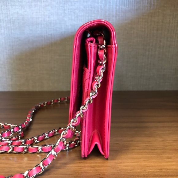 CHANEL pink patent BOY WOC BAG - Picture 5 of 13